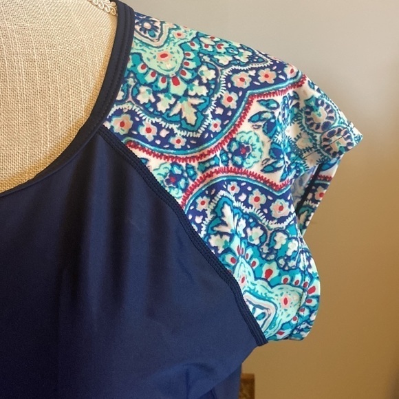 Athleta women’s short sleeve shirt, size large, navy, blue, aqua, and red - Picture 2 of 11